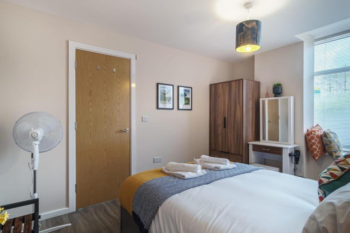 2 Bedroom Modern Apartment In Manchester Exterior foto