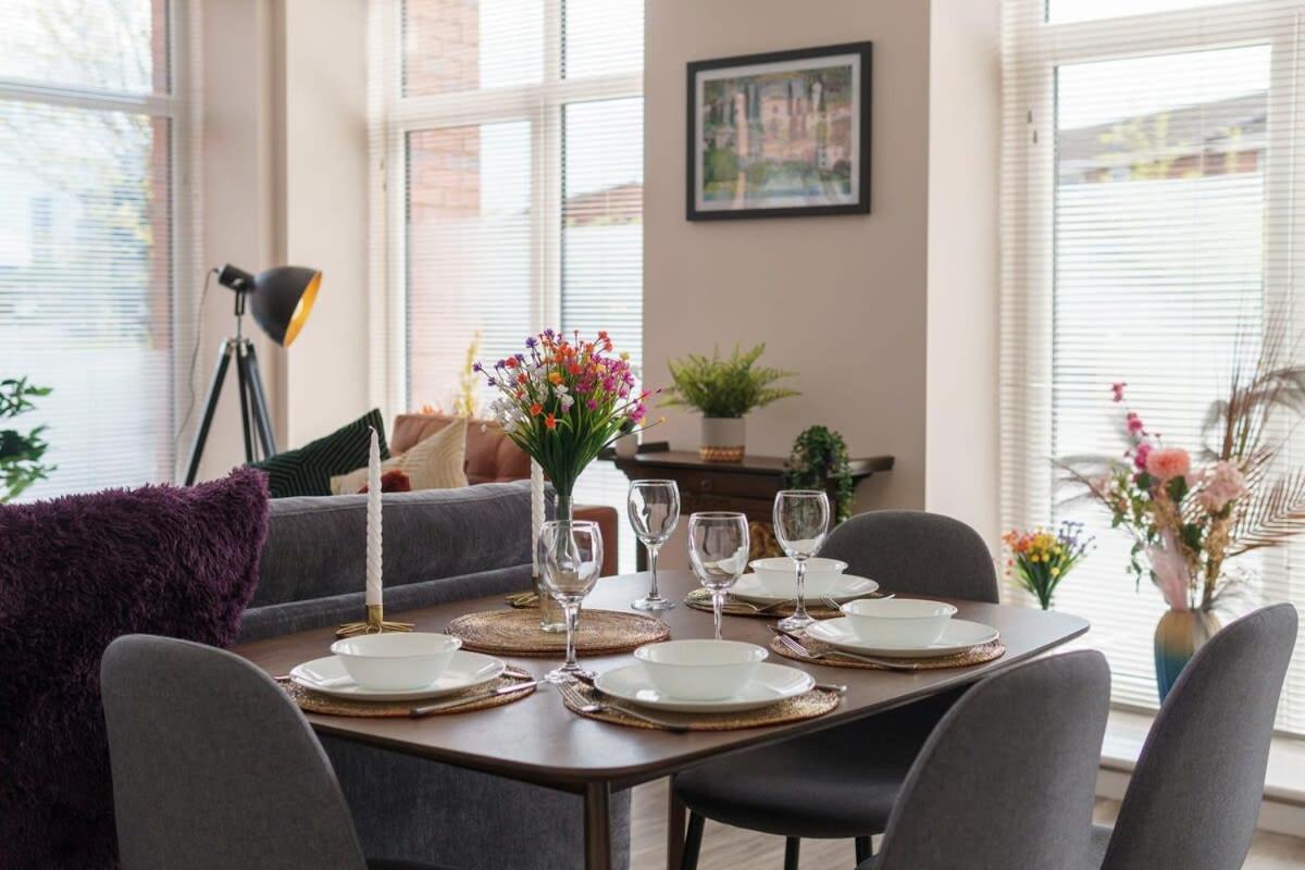 2 Bedroom Modern Apartment In Manchester Exterior foto