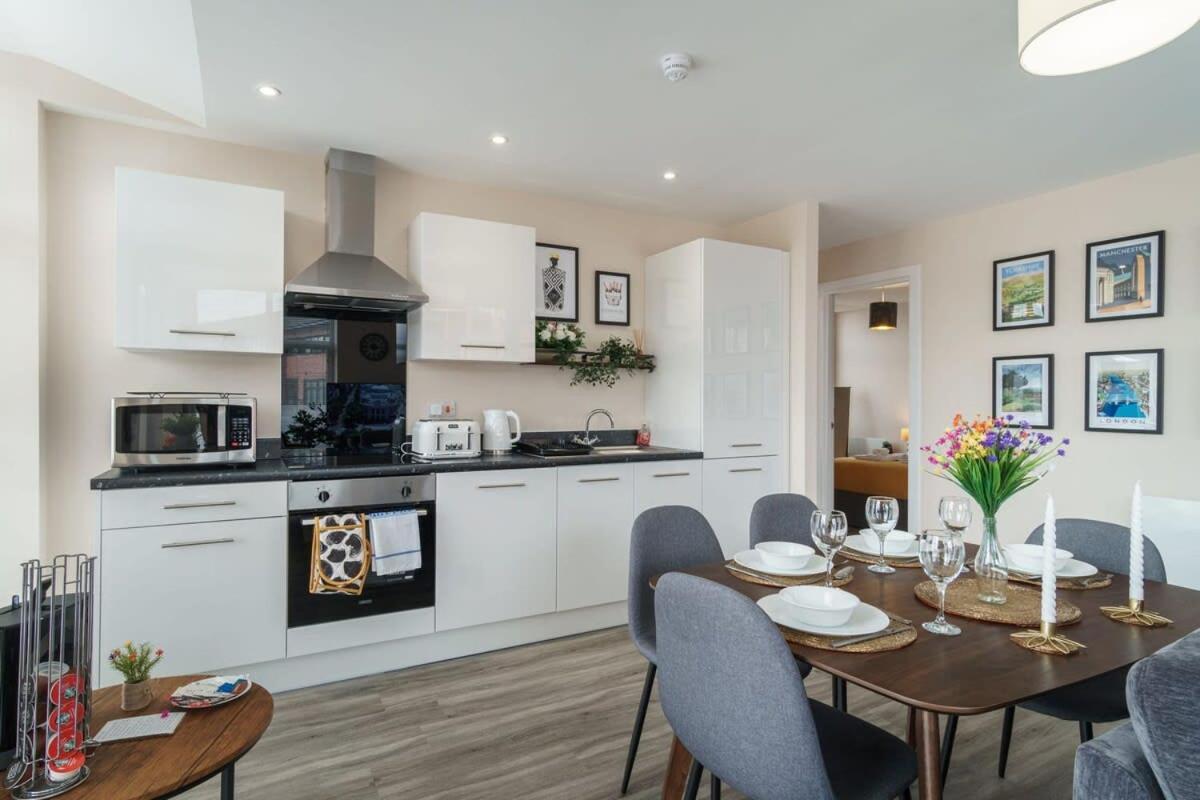 2 Bedroom Modern Apartment In Manchester Exterior foto